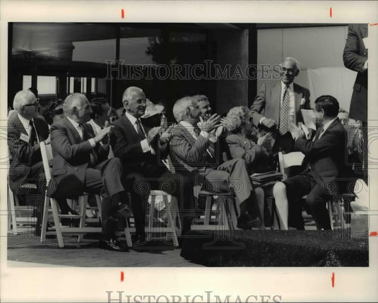 1991 Press Photo Architect James Stewart Polshek gets applauded for his design - Historic Images