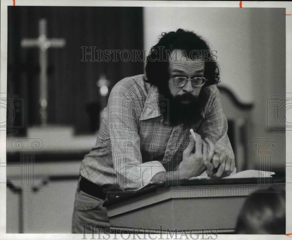 1977 Press Photo Dr Clifford R Mynatt, Assistant Professor of Psychology at BGSU - Historic Images