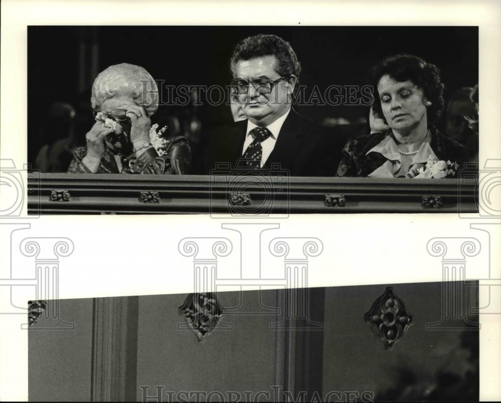 1981 Press Photo Mother, Brother &amp; sister of Anthony Pilla- installed as Bishop - Historic Images