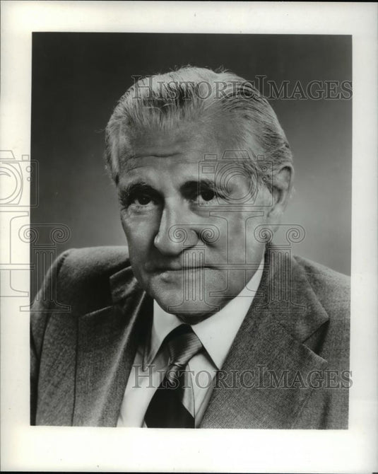 Press Photo Anchor/host Eric Sevareid, in Paris- Nazi rampage against Jews - Historic Images