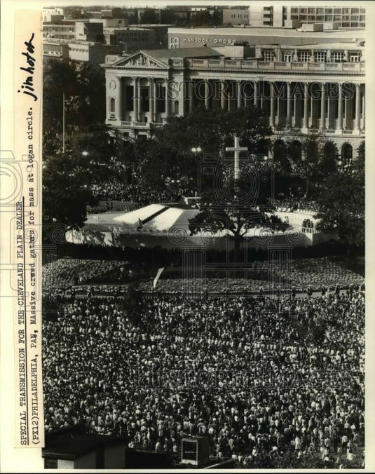 Press Photo Massive crowd gathers for mass at Logan Circle, Philadelphia, Mass - Historic Images
