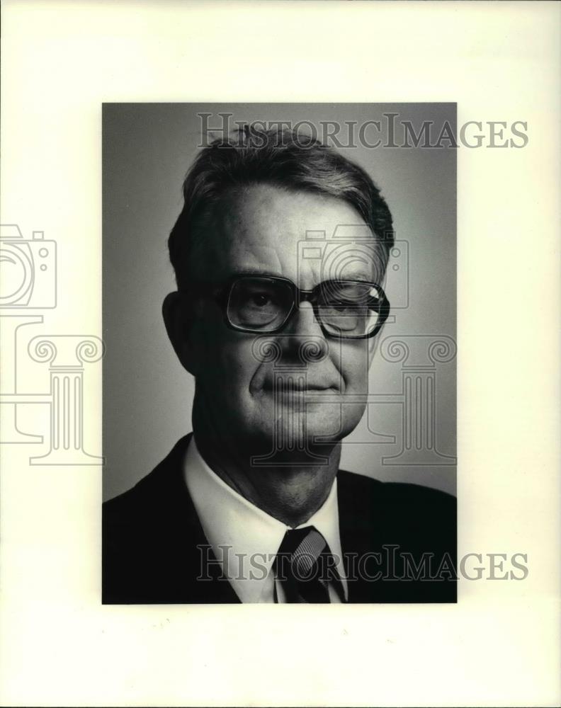 1980 Press Photo Mr. William M. Jones, Chairman of Invacare Corporation - Historic Images