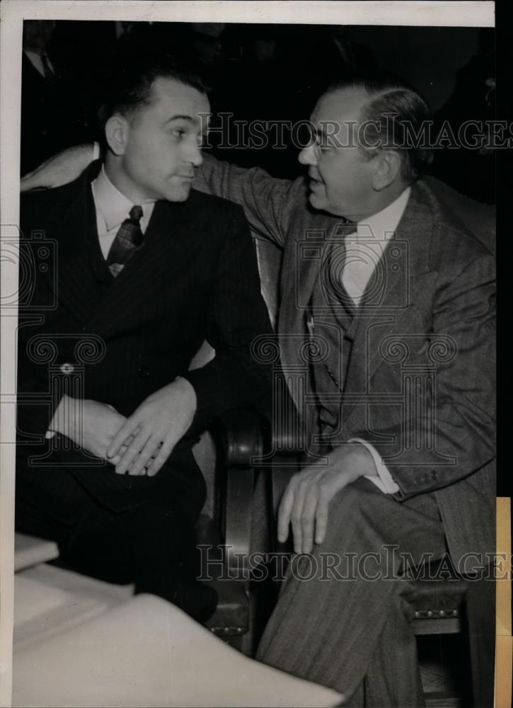 1938 Press Photo Rudolph Sikora, Attorney W.W. Smith in Court, Chicago - Historic Images