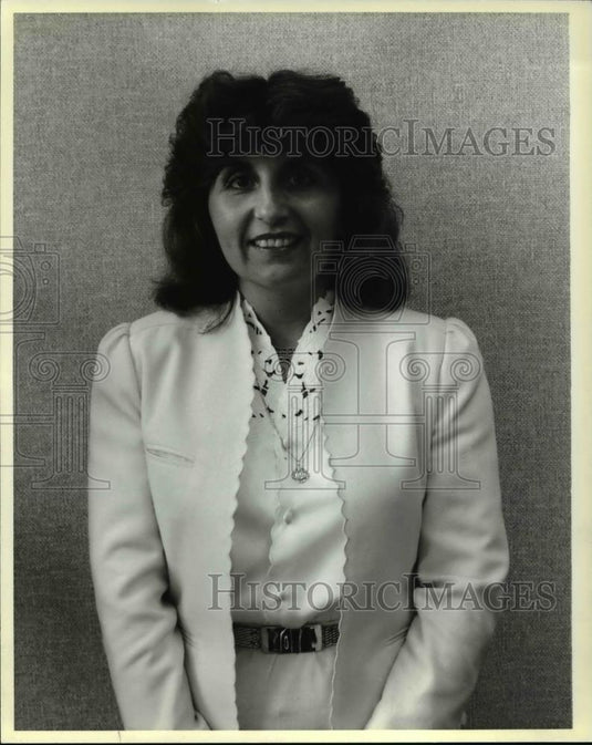 1984 Press Photo Angela R Midea- Asst Sec People's Savings & Loan Association - Historic Images