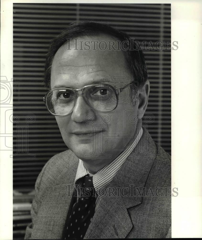 1986 Press Photo Perry Pascarella- Editor In Chief- Industry Week, Penton Pub - Historic Images