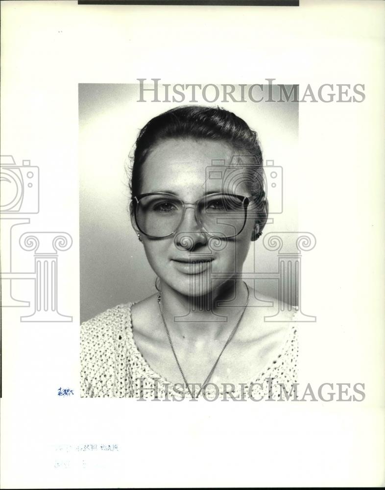 Press Photo Theresa Patera- Pd's Circulation Department - cva38121 - Historic Images