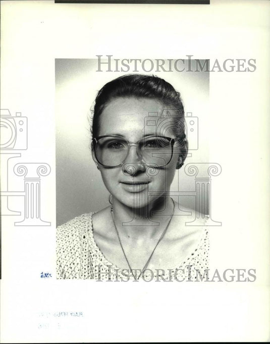 Press Photo Theresa Patera- Pd's Circulation Department - cva38121 - Historic Images