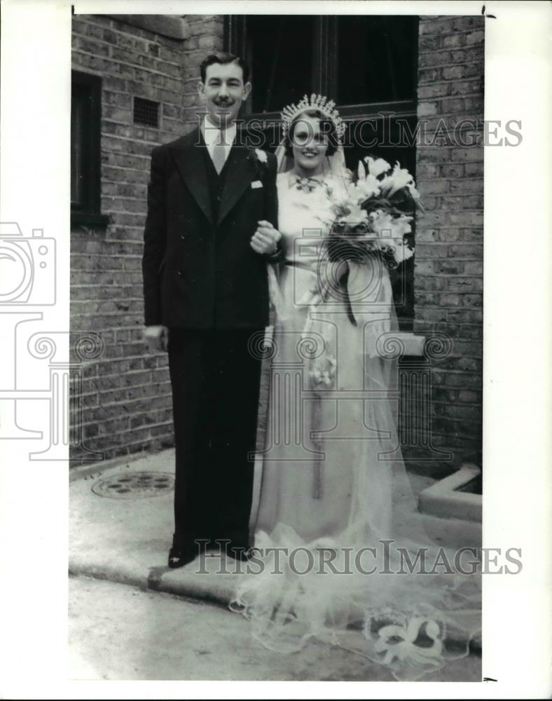 1991 Press Photo Norman John Mercer poses with his bride Hilda, 1938 - cva38191 - Historic Images