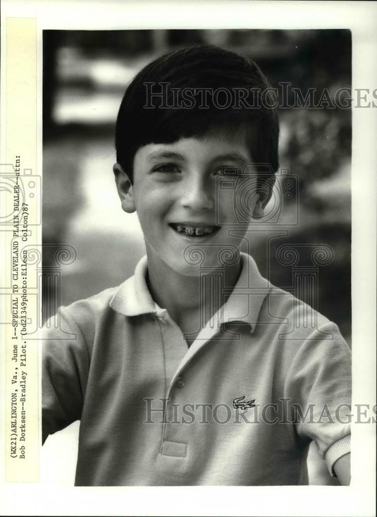 1987 Press Photo Judy Grande-- Bradley Pilot of Arlington, Va., on his bike - Historic Images