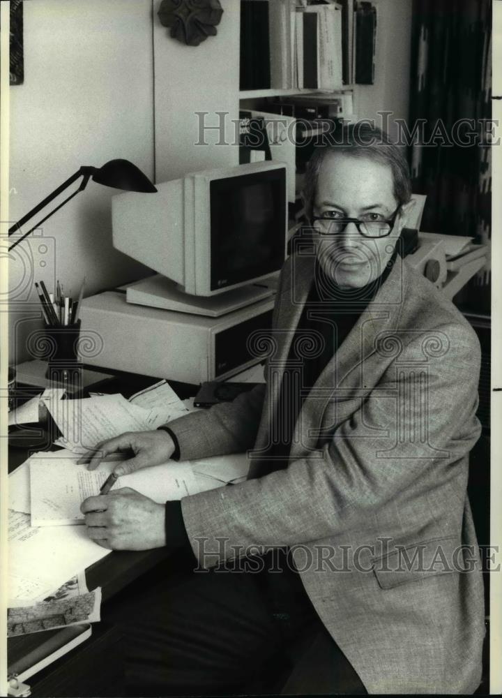 1991 Press Photo Burton Pike on his computer - cva38303 - Historic Images