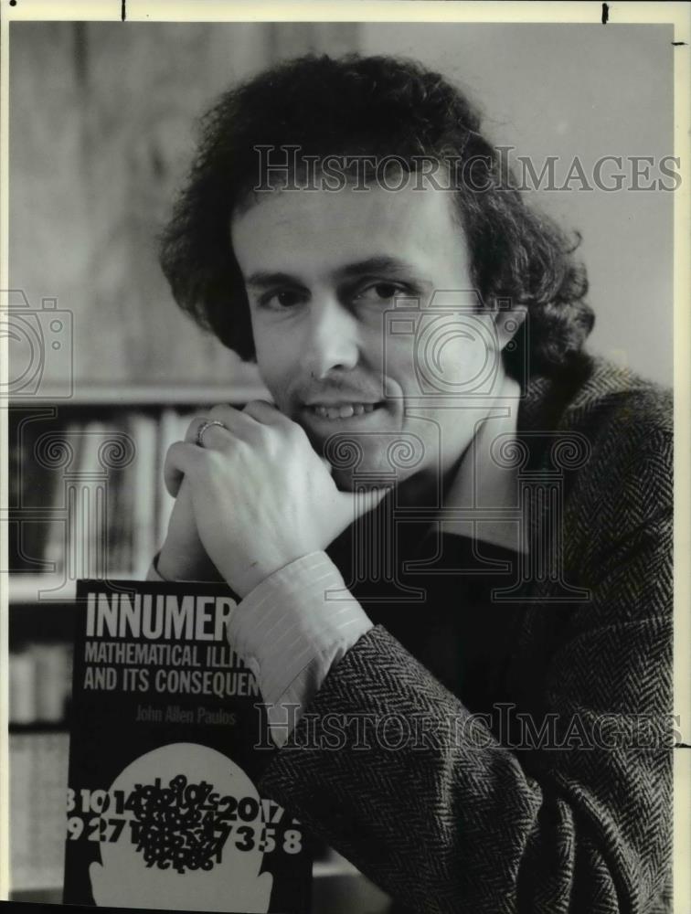 1989 Press Photo John Allen Paulos, mathematician displays a Math book - Historic Images