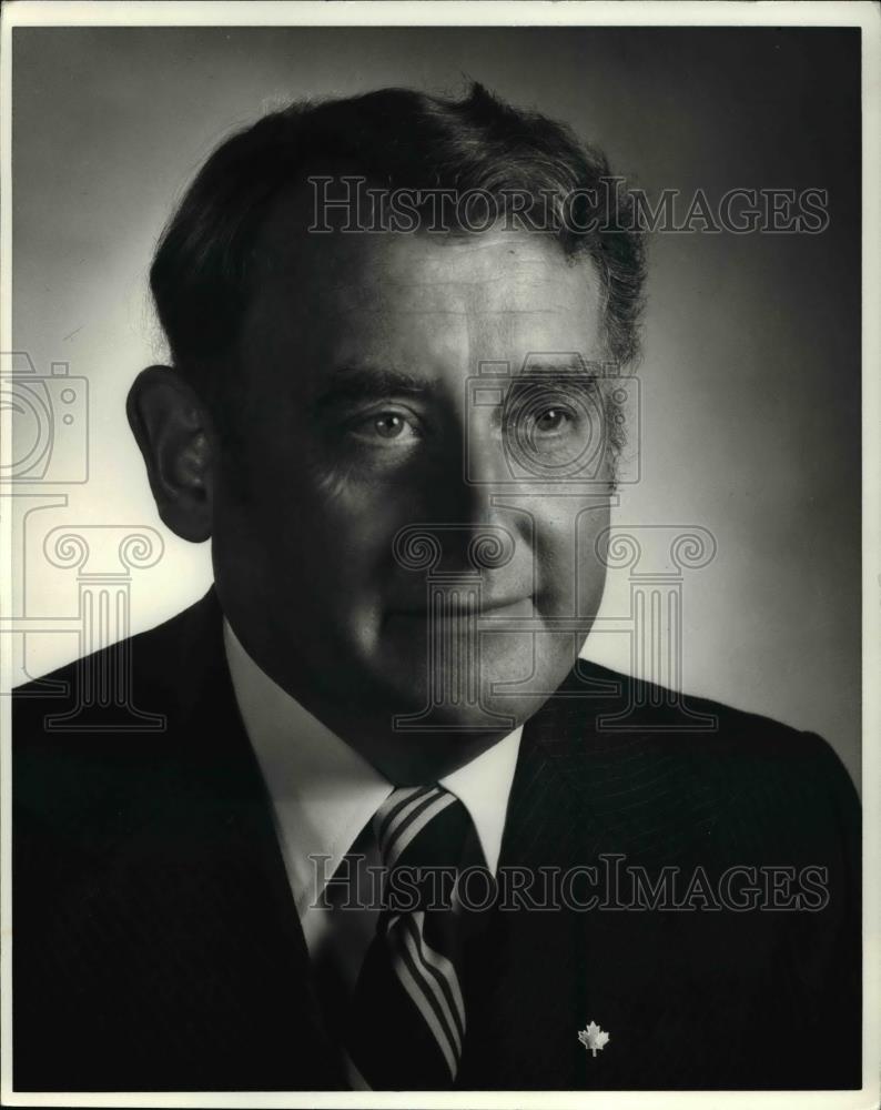 1981 Press Photo Raymond T. Perrault, leader of the Gov&#39;t in the State Canada - Historic Images