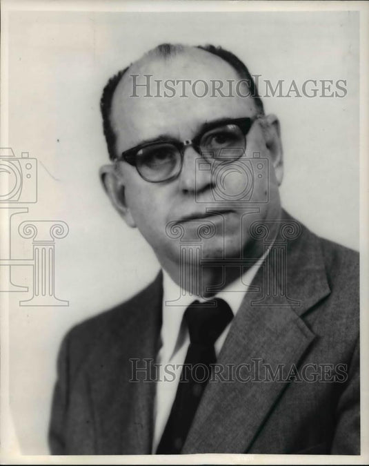 1976 Press Photo Stanley F Perryman Dist Director Immigration & Naturalization - Historic Images