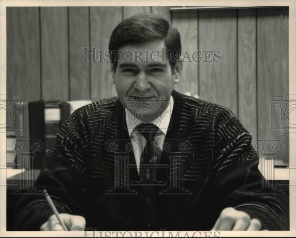 1992 Press Photo John Pallo of Paramount Distillers Inc- Cleveland - cva38419 - Historic Images
