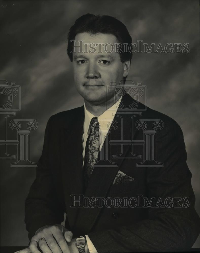 1992 Press Photo Jeffrey Miller, Philip Morris USA unit manager in Lorain - Historic Images