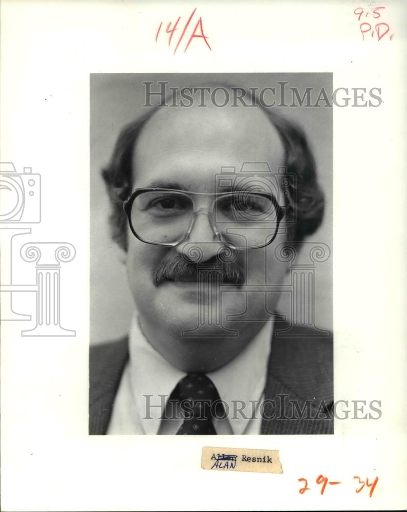 1982 Press Photo Alan Resnik - cva38513 - Historic Images