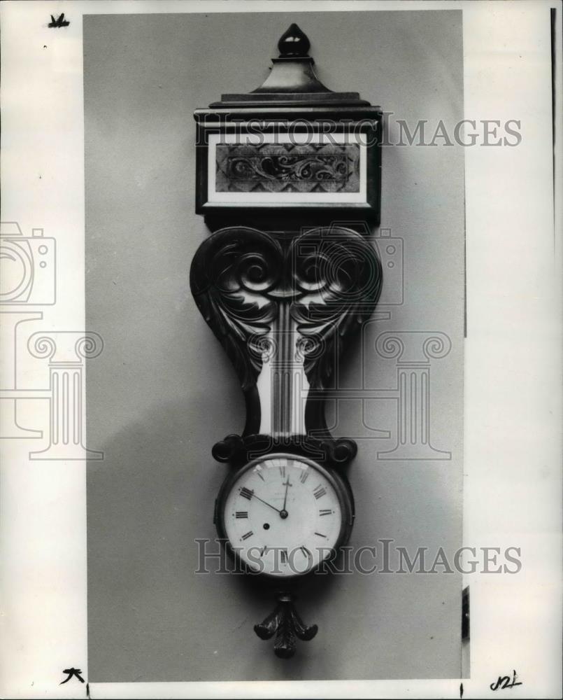 1982 Press Photo Lyre Wall Clock - cva38531 - Historic Images
