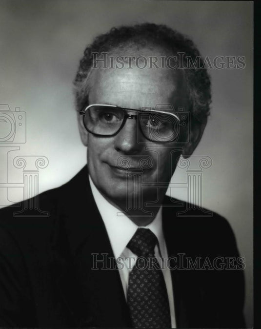 1982 Press Photo Dean H Putnam of Bell & Howell Co - cva38535 - Historic Images