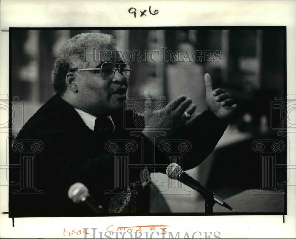 1991 Press Photo John Rose Jr testifies before National Commission for housing - Historic Images