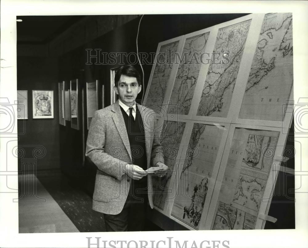 1986 Press Photo Kermit Pike, director of Library Western Reserve Historical Soc - Historic Images