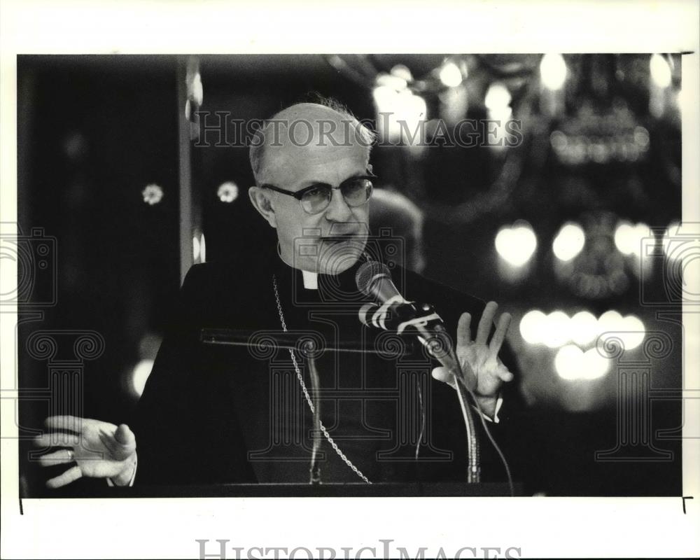 1991 Press Photo Archbishop Daniel E Pilarczyk, OH spoke to Friday Club - Historic Images