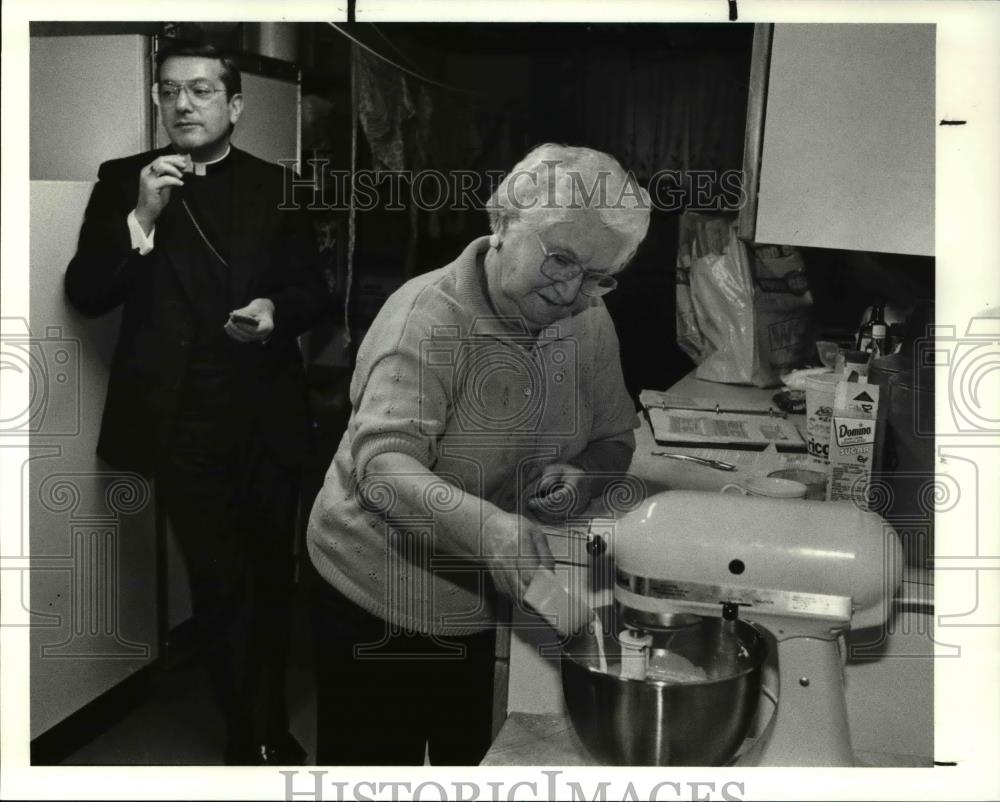 1990 Press Photo Bishop Pilla samples one of his favorites his mother made - Historic Images