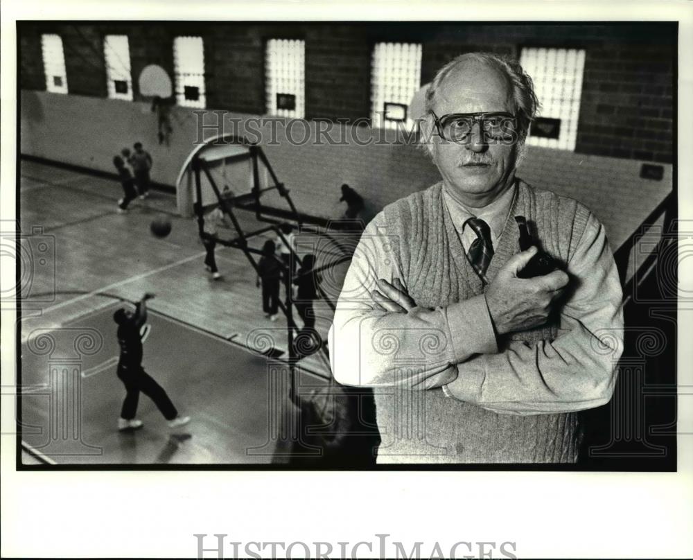 1986 Press Photo Don Pittaway, director of Merrik House during youth crecreation - Historic Images
