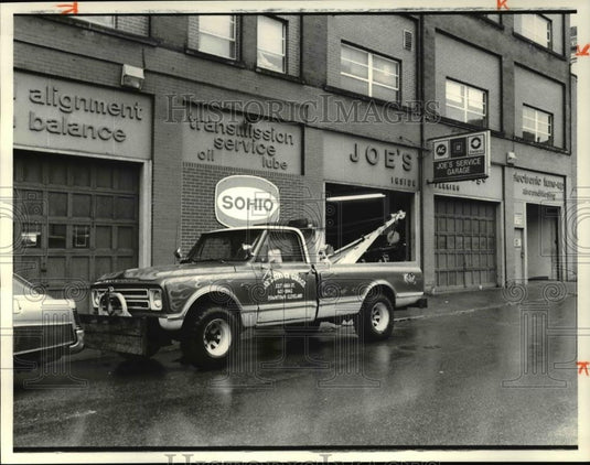 1981 Press Photo Joe's Service Station owned by Alan Piten - 227 High St - Historic Images