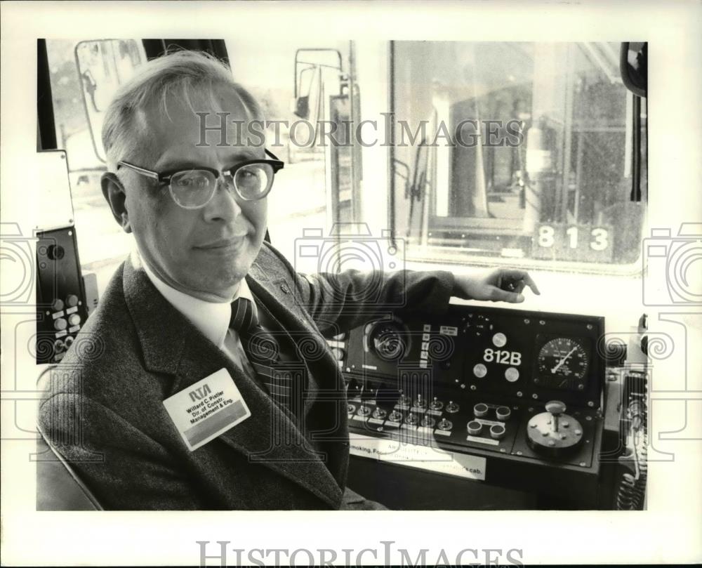 1981 Press Photo William C Pistler by the controls of a new Rapid Car - Historic Images
