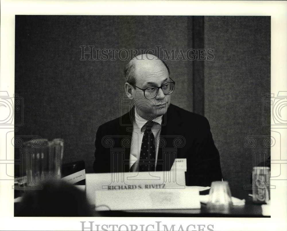 1991 Press Photo Richard S Rivitz, on the panel Cleveland Bar Association - Historic Images