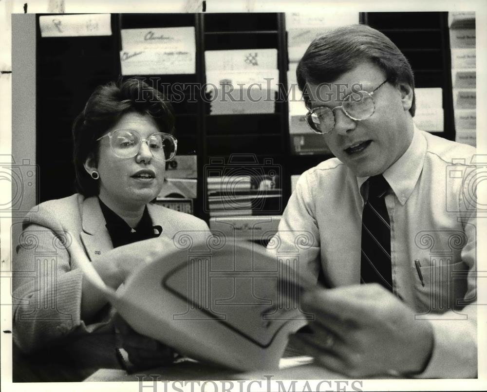 1986 Press Photo Carol Rivchun, Dir. of Small Business Mgt &amp; Ctr and John J Polk - Historic Images