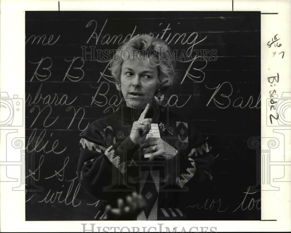 1991 Press Photo Ann River, teacher of bilingual ed classes at Tremont Elem - Historic Images