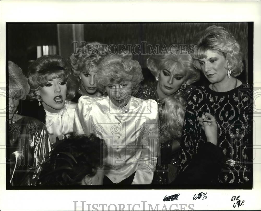 1987 Press Photo Joan Rivers Impersonation contestants at the Playdium in Flats - Historic Images