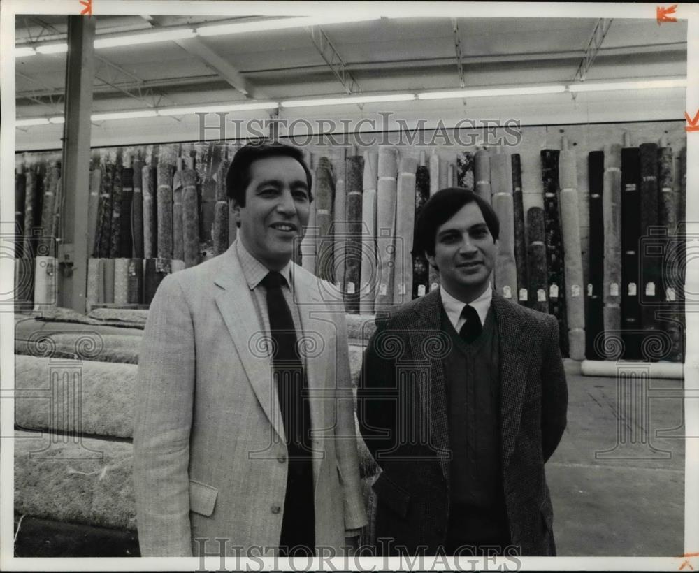 1981 Press Photo Don Plasco, owner of Carpet Barn & Tile and Geo Williams - Historic Images
