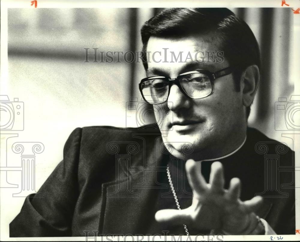 1982 Press Photo Bishop M Anthony Pilla during interview after his return - Historic Images