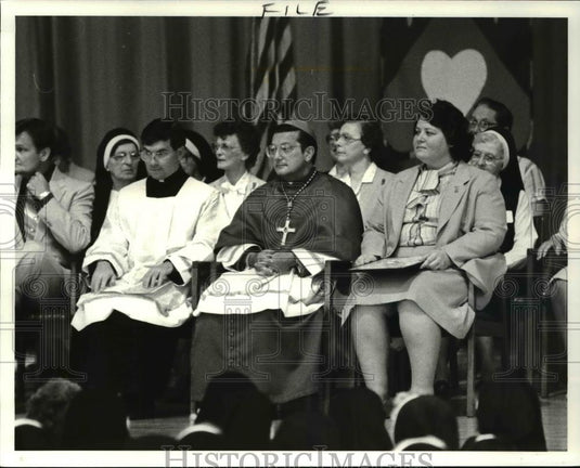 1987 Press Photo Bishop Anthony Pilla attends a Lumin Cordium High School event - Historic Images