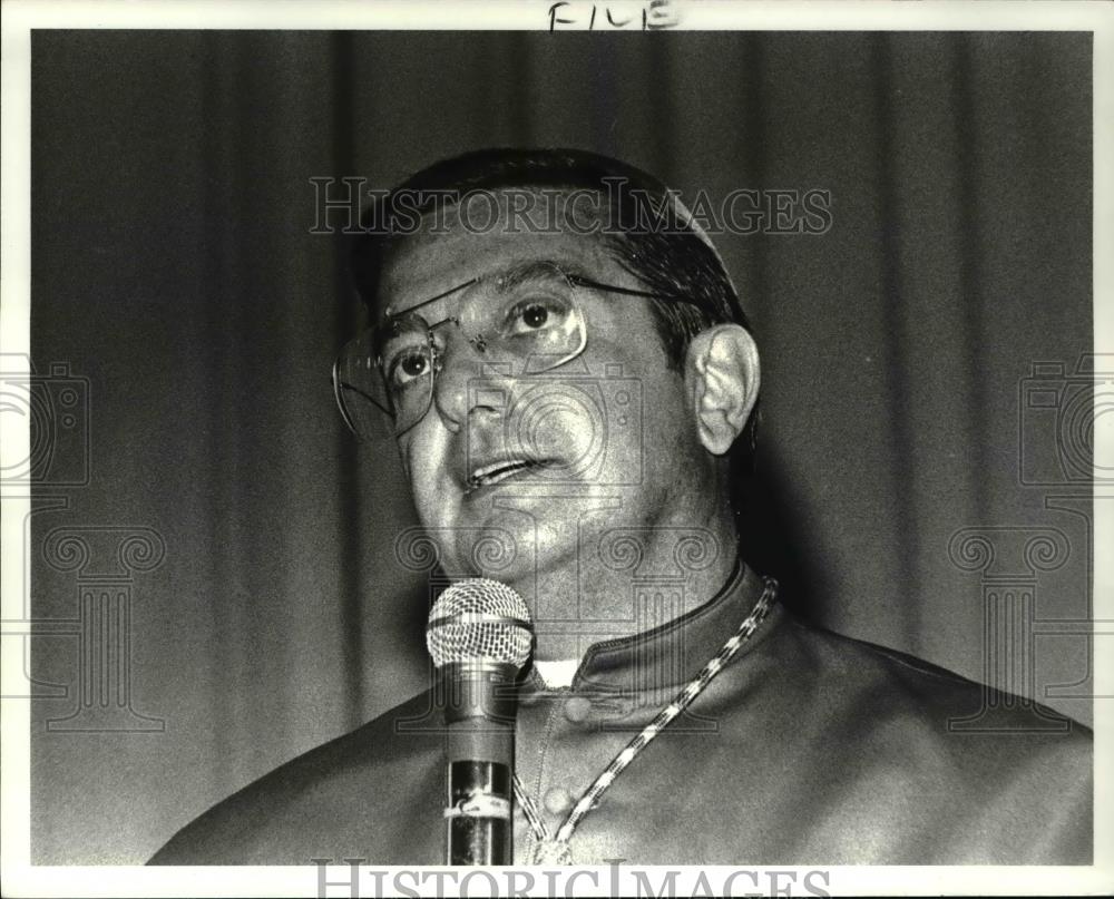 1987 Press Photo Bishop Anthon Pilla speaks at closing ceremony at Lumin Cordium - Historic Images