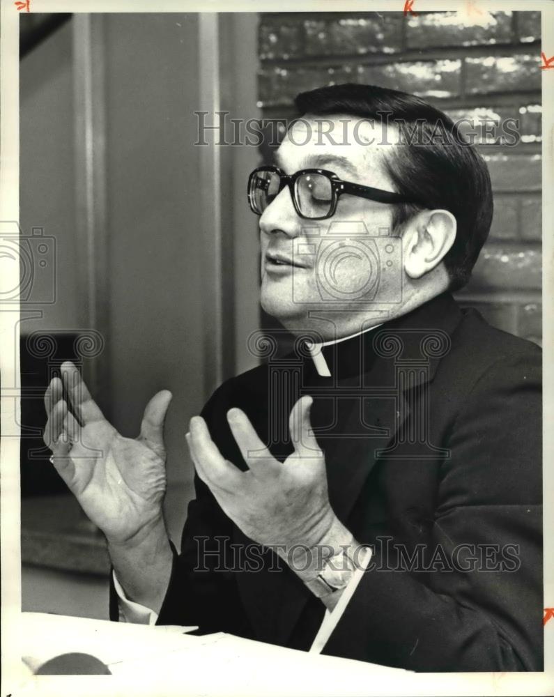 1980 Press Photo Bishop Anthony Pilla gestures with his hands - cva38750 - Historic Images