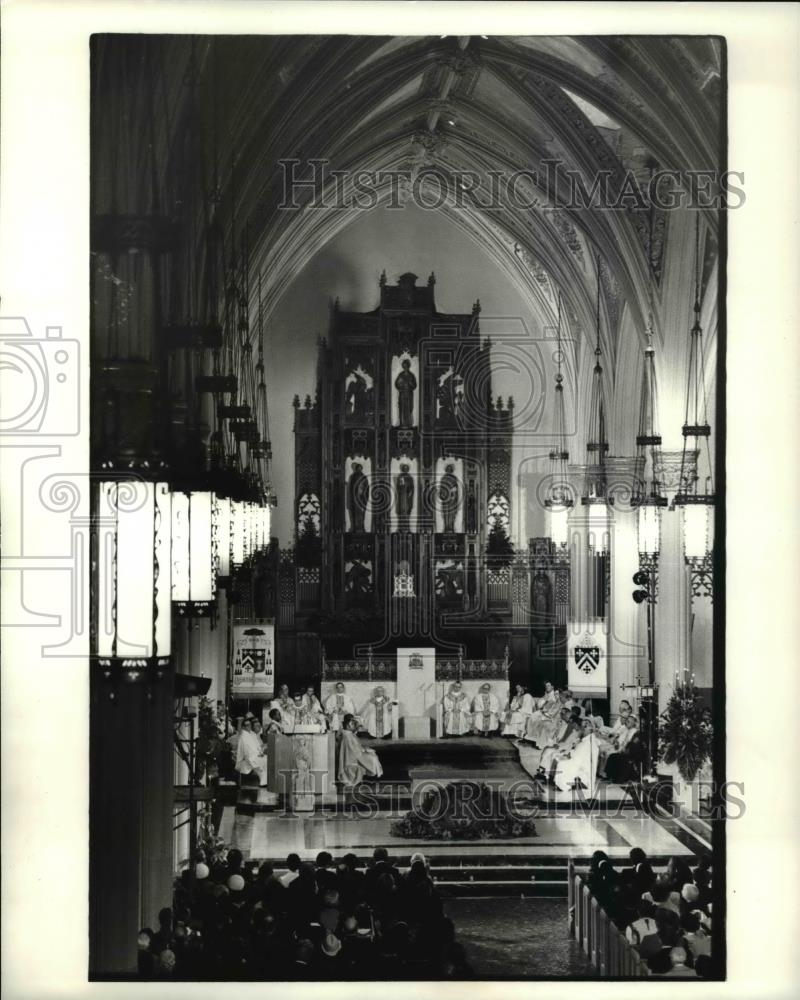 1981 Press Photo Bishop Anthony Pilla during his installation - cva38752 - Historic Images