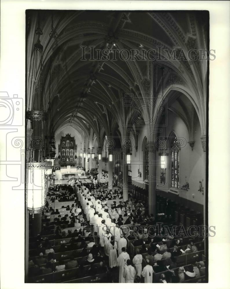 1981 Press Photo Procession during Bishop Anthony Pilla&#39;s installation - Historic Images