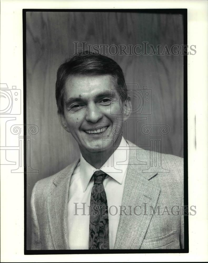 1991 Press Photo Kermit Pike, director of the Western Reserve Historical Society - Historic Images