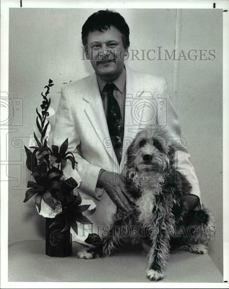 1992 Press Photo Dusty Pilot and his dog - cva38761 - Historic Images