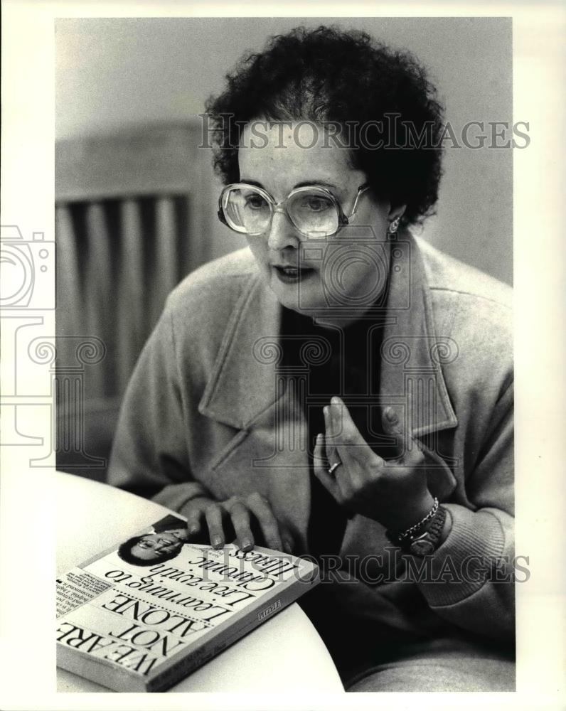 1986 Press Photo Sefra Pitzele, author of We Are Not Alone - cva38772 - Historic Images