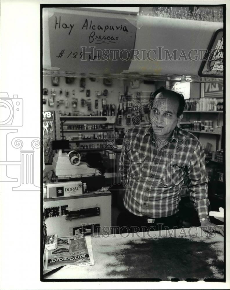1986 Press Photo Jose A. Rivera, Supermercadp Rico owner - cva38804 - Historic Images