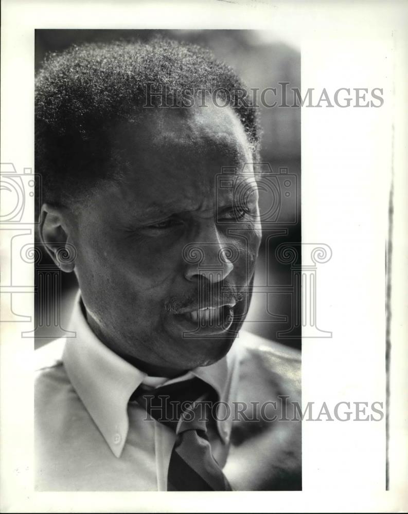 1989 Press Photo Cleveland&#39;s Mr. Lee Principle at W. Rainey Harper&#39;s School - Historic Images