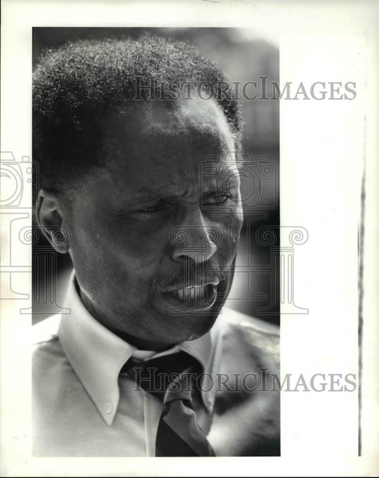 1989 Press Photo Cleveland's Mr. Lee Principle at W. Rainey Harper's School - Historic Images