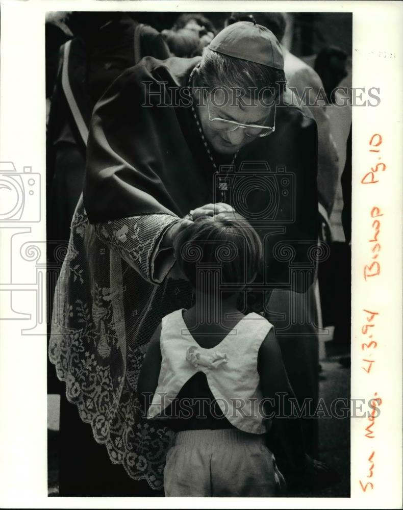 1991 Press Photo Bishop Anthony Pilla blesses Margaret Marshall - cva38879 - Historic Images