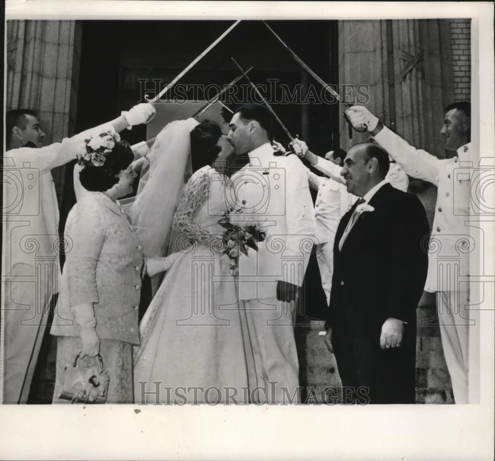 1965 Press Photo Anthony Celebrezze&#39;s Son is Married at US Naval Academy Chapel - Historic Images