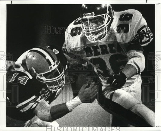 1989 Press Photo Midpark's Joe Marco and Barea's John Naklizki play football - Historic Images