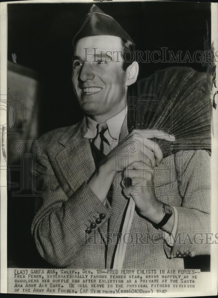 1942 Press Photo Fred Perry Enlists in Air Forces - cvb76672 - Historic Images